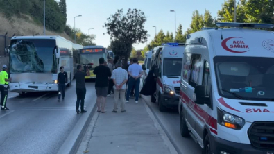 Üsküdar'da İETT otobüsüne çarpan şehirlerarası yolcu otobüsündeki 3 kişi yaralandı